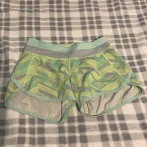 Green geometric patterned ivivva shorts size 8
